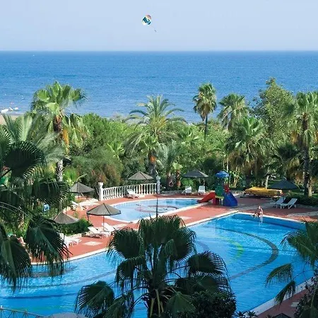 מלון Defne Garden