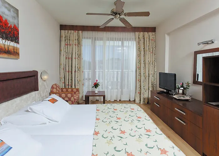 Hotel Defne Garden 4*